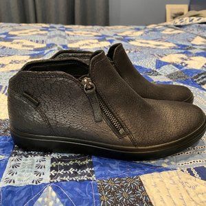 ECCO Soft 7 Low Booties (Black) - Size 8